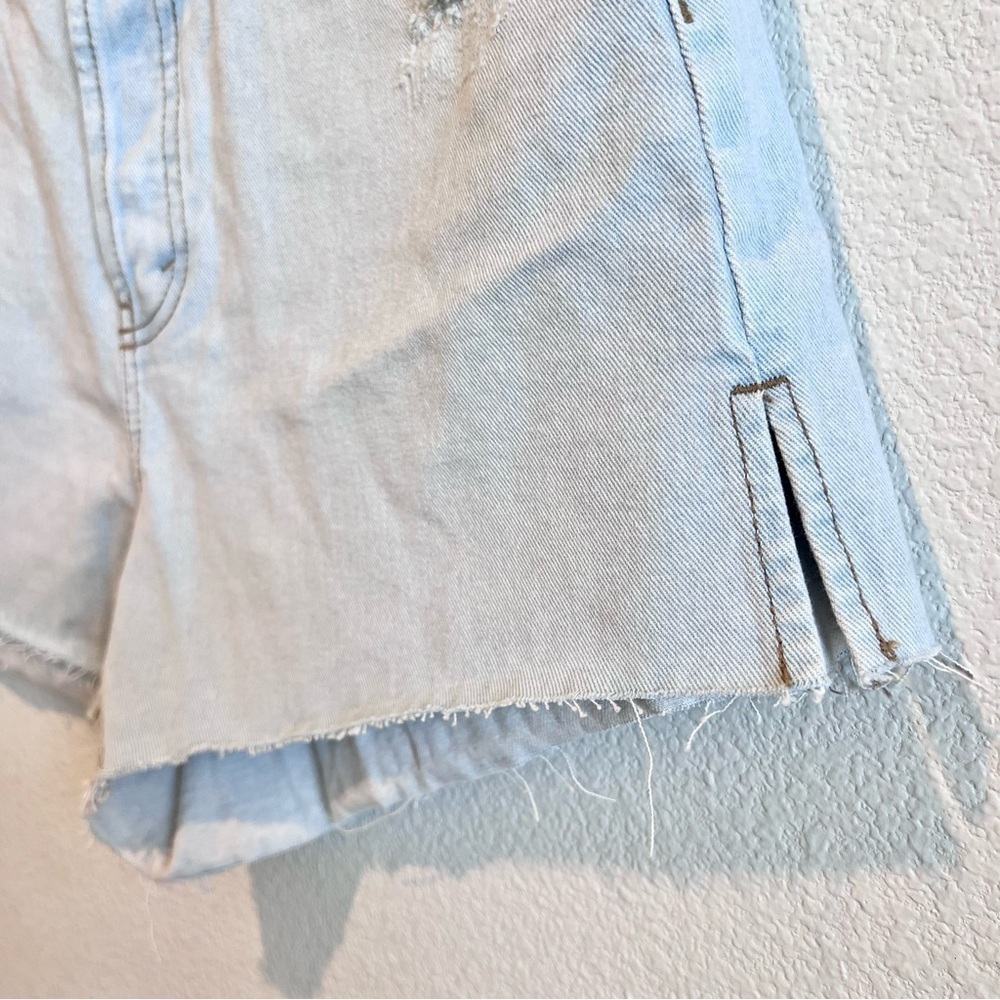 Wild Fable Button Fly Super High Rise Cut Off Light Wash Jean Shorts Sz 12 NWT - Picture 4 of 9